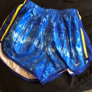 Barely worn xs Nike shorts!!